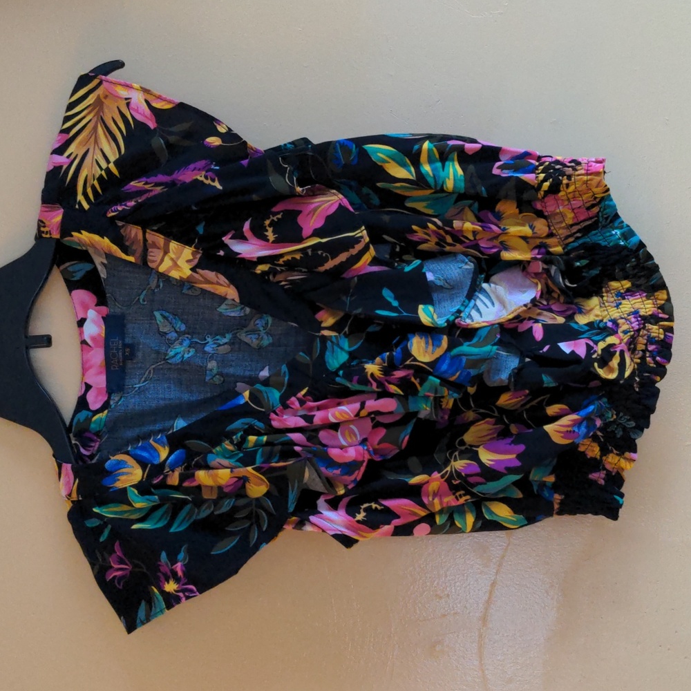 NWOT WOMEN'S FLORAL CROP TOP